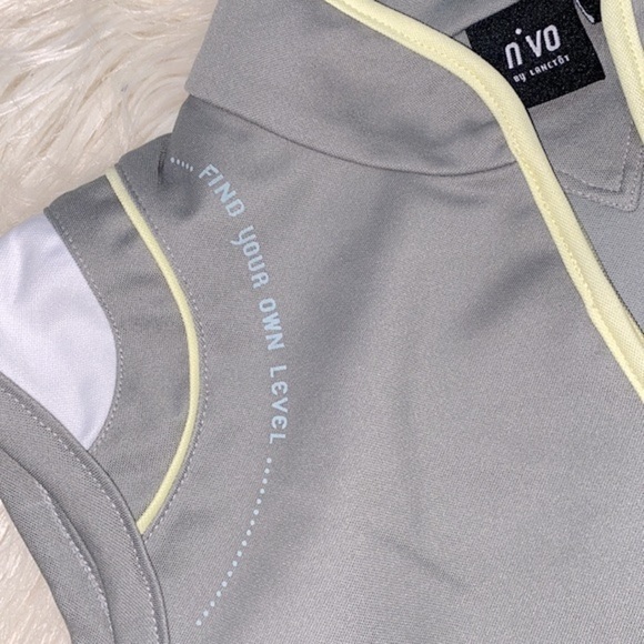 NVO grey athletic top size small - Picture 4 of 7